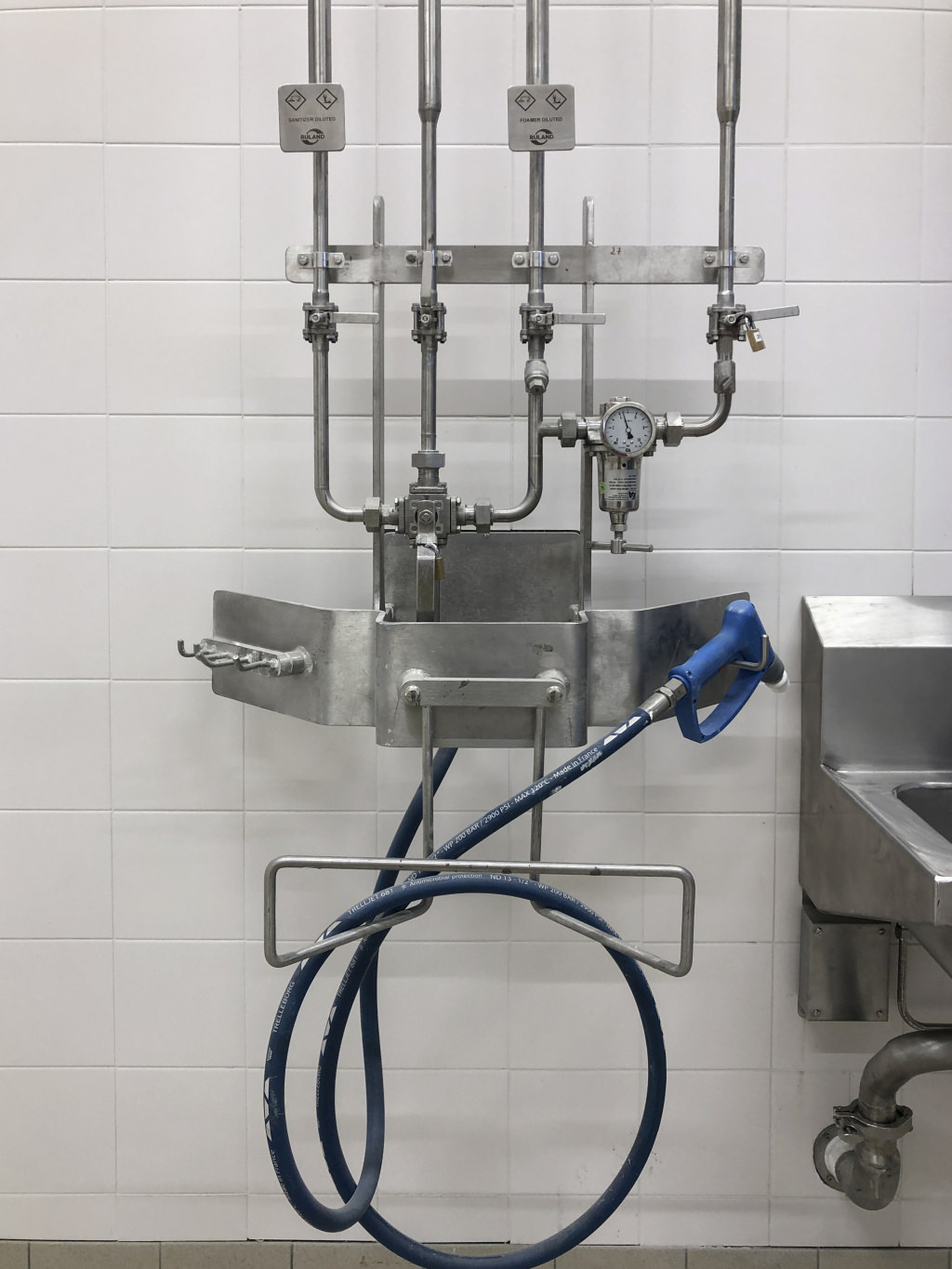 Ruland Washing_Station Foto Hygienic Design Washing Station mit hygienischen Wandanschlüssen